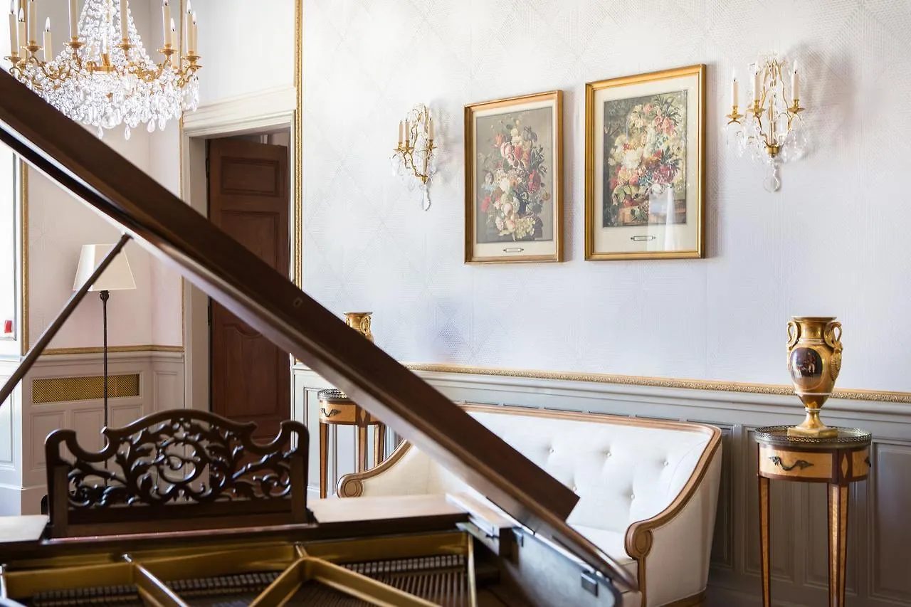 Château de Fonscolombe Le Puy-Sainte-Réparade Hotel